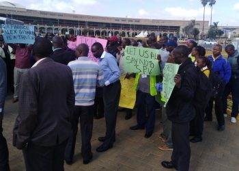 Operations at the Jomo Kenyatta International Airport (JKIA) will come to a halt next week if a strike by employees of the Kenya Airports Authority is enforced. Employees of KAA, JKIA, duty free shops and companies operating at the country’s main airport have warned they will ground tools as they oppose the proposed takeover of the JKIA operations management by Kenya Airways.