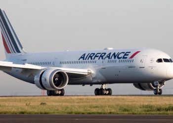 French national carrier Air France is set to launch two additional weekly flights to Nairobi beginning April 1, a move that will cement its presence after an 18-year absence which ended last year. Air France last year resumed flights to Nairobi after an eighteen-year hiatus. The announcement comes ahead of the state visit to Kenya by the French President Emmanuel Macron.
