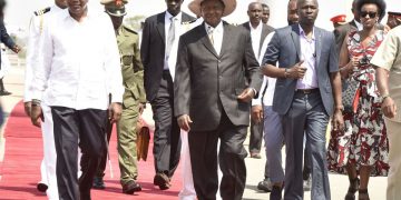President Uhuru Kenyatta(L) with President Yoweri Museveni at the Moi International Airport when the Ugandan leader landed for a two-day state visit.