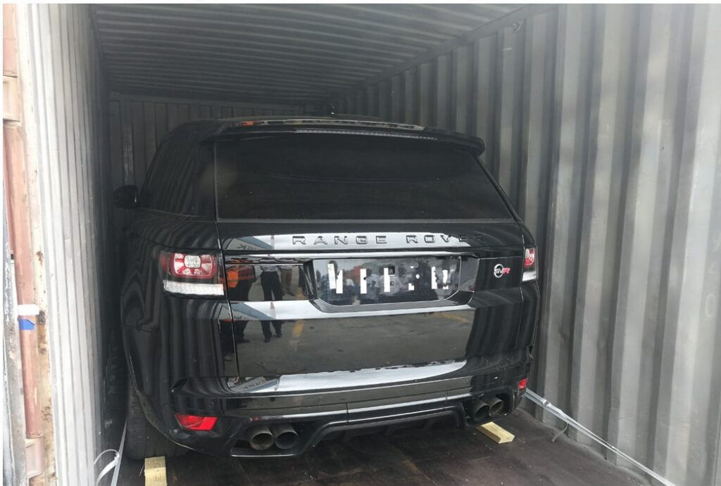 Kenyan authorities have unearthed an international car smuggling syndicate targeting the East Africa region. Vehicles suspected to be stolen from the UK have been finding their way into Kenya, Uganda and the East Africa region. A multi-agency team involving KRA, National Security Agencies, Interpol, United Kingdom Authorities and other international partners have been working together in investigations to break the syndicate involving the smuggling of stolen high-end vehicles from Europe.