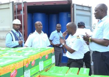 Kenyan authorities have yet again seized another multi-million shipment by rogue importers. Kenya Revenue Authority (KRA) seized 144 drums of imported Ethanol at the Port of Mombasa, which had been mis-declared as 1,000 bags of cement. Customs officers have also seized another high end motor-vehicle, a Range Rover Sports suspected to have been stolen from the United Kingdom. The importation of ethanol is restricted with only licensed firms and dealers being allowed to import the product to reduce the manufacturing of illicit alcohol in Kenya.