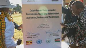 Kenya, Uganda agree to end cross-border conflicts, promote development Presidents Uhuru Kenyatta and Yoweri Museveni (Uganda) have agreed to promote sustainable peace and development along the Kenya-Uganda borders and promote trade between Uganda and Kenya.