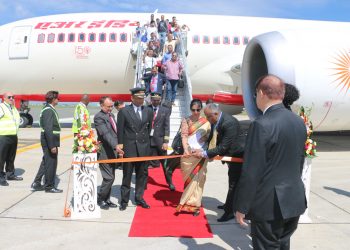Air lndia’s flight from Mumbai to Nairobi landed at the Jomo Kenyatta International Airport (JKIA) on Wednesday with 100 passengers on board.