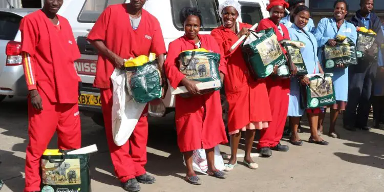 A section of Elgon Kenya workers receiving food hampers. This is one of the way of Salvaging Kenya’s flower sector hard hit by the covid-19 coronavirus. www.theexchange.africa