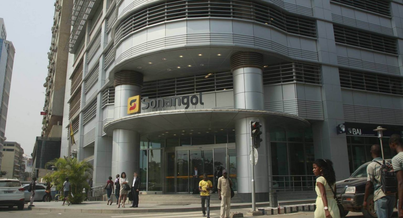 Sub-Saharan Africa M&A transactions and fees declined in Q1 2020. Africatel Holdings’ US$1.0 billion sale of PT Ventures to Angolan Sonangol in January was the largest deal in the region during the first quarter of 2020. www.theexchange.africa
