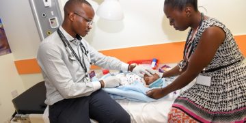 Doctors tending to an infant at the maternity ward, Aga Khan Hospital, Dar es Salaam - Phase II, Tanzania. AKDN / Aly Z. Ramji - The Exchange