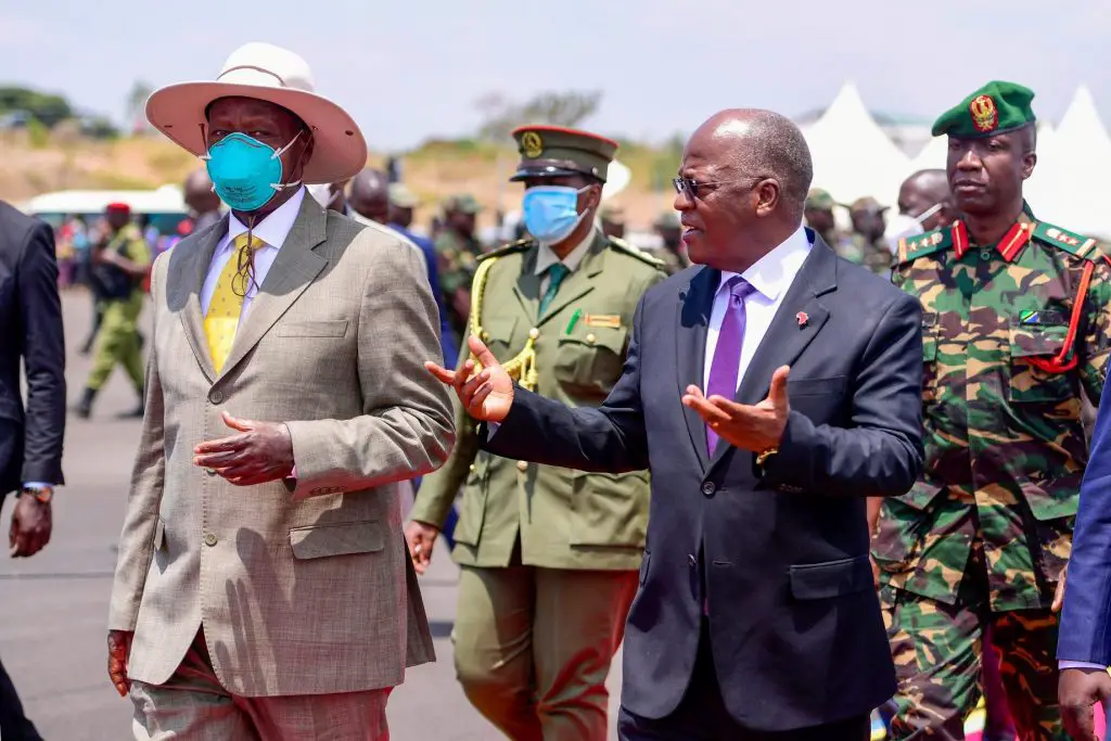 Museveni with mask being welcomed by Magufuli