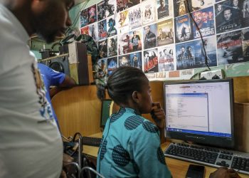 A cyber cafe. Africa's internet economy will hit US$ by 2025. www.theexchange.africa