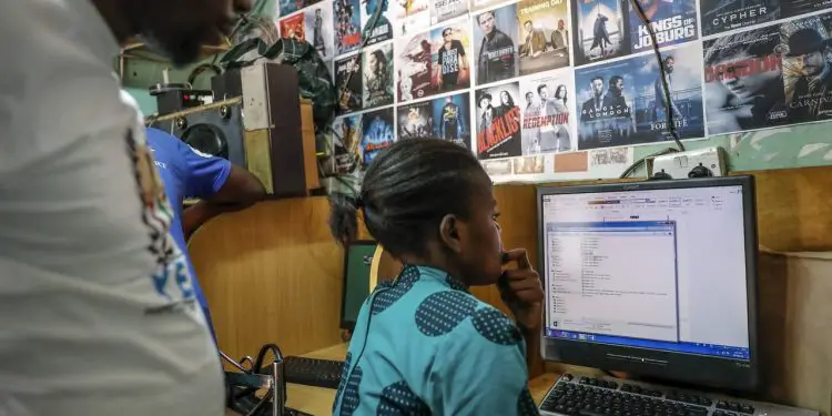 A cyber cafe. Africa's internet economy will hit US$ by 2025. www.theexchange.africa