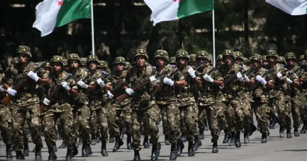 The Algerian military conduct a drill near Libya