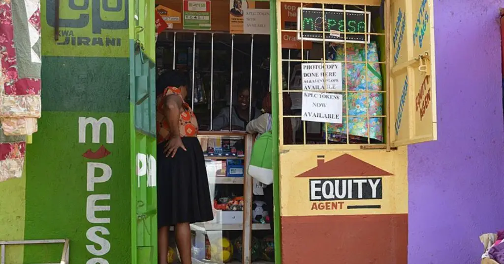 Kenyans at an M-Pesa shop