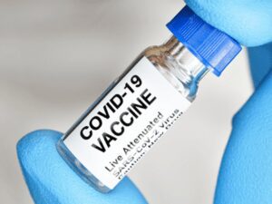 Corporate conspiracy: New figures from the Peoples Vaccine Alliance reveal that the companies behind two of the most successful COVID-19 vaccines —Pfizer, BioNTech and Moderna— are making combined profits of $65,000 every minute. Photo/ECDC