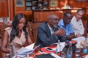 L R KAAO CEO Liz Aluvanze KAAO Chairman Mbuvi Ngunze KAAO Executive Committee during meeting with Transport CS Kipchumba Murkomen
