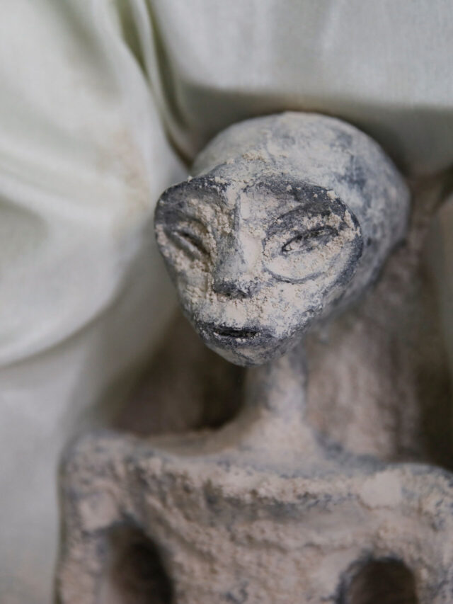 Alien corpses on display in Mexico